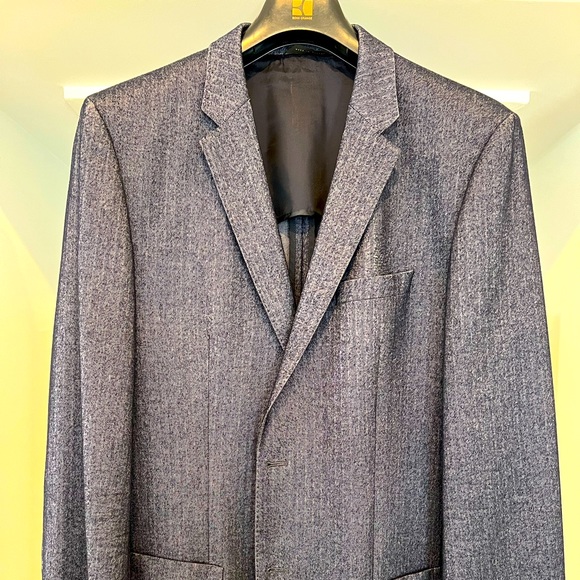 Hugo Boss cashmere and silk navy blue sport coat.